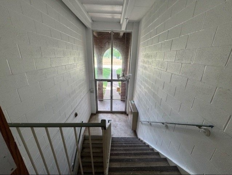 1203 3rd Ave, Rockford, IL for sale Interior Photo- Image 1 of 14