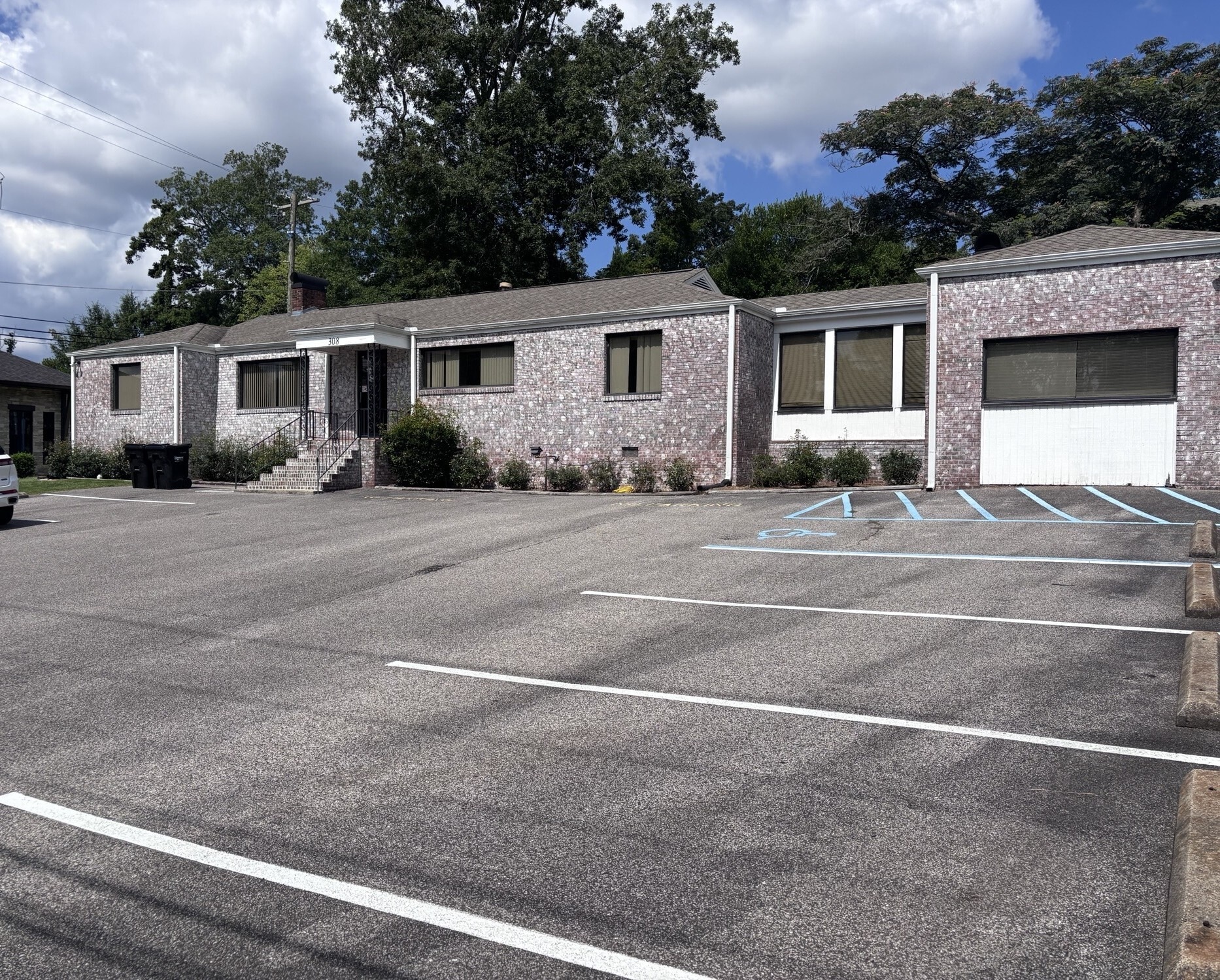 308 Montgomery Hwy, Birmingham, AL for lease Interior Photo- Image 1 of 3