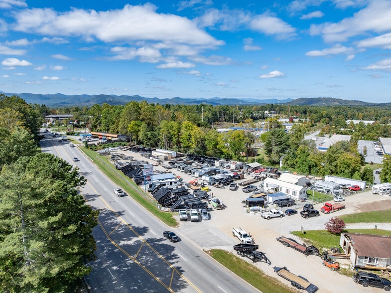 12-14 Airport Rd, Arden, NC à vendre - Photo du bâtiment - Image 3 de 19