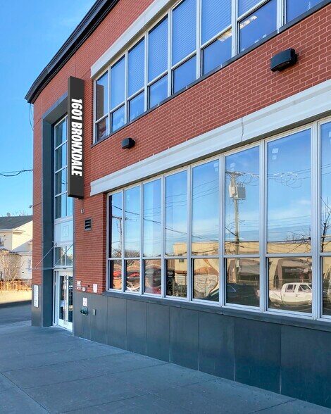 1601 Bronxdale Ave, Bronx, NY à louer - Photo du bâtiment - Image 2 de 4