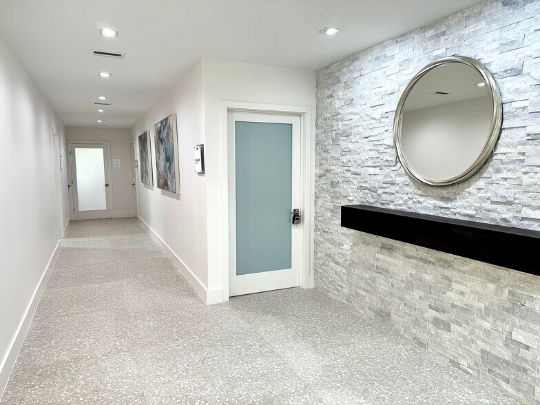 2300 N Dixie Hwy, Boca Raton, FL à louer - Photo du bâtiment - Image 3 de 25