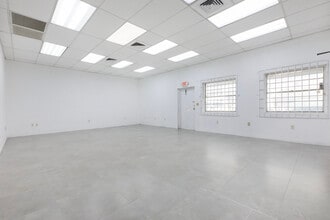 3501-3531 NW 19th St, Fort Lauderdale, FL à louer Photo intérieure- Image 1 de 7