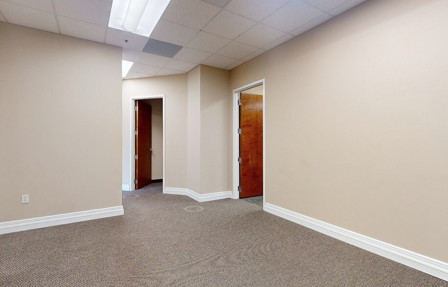 11605 N Community House Rd, Charlotte, NC à louer - Numérisation 3D de Matterport - Image 2 de 4