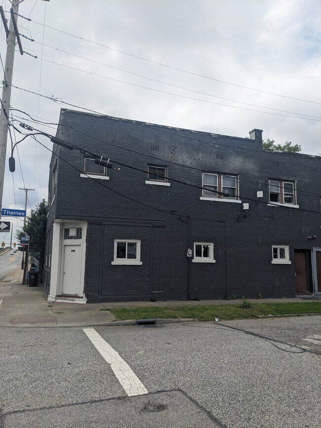 Plus de détails pour 576 E 152nd St, Cleveland, OH - Multi-résidentiel à vendre