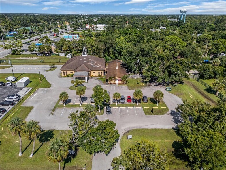4630 Palm Beach Blvd, Fort Myers, FL à vendre - Photo du bâtiment - Image 3 de 41