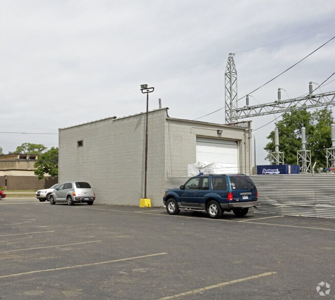 1414 N Campbell Rd, Royal Oak, MI à louer - Photo du bâtiment - Image 2 de 10