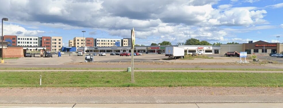 2811 Hendrickson Dr, Eau Claire, WI à louer - Photo du bâtiment - Image 3 de 5