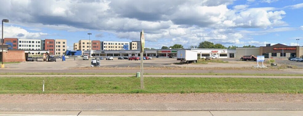 2811 Hendrickson Dr, Eau Claire, WI à louer - Photo du bâtiment - Image 3 de 5