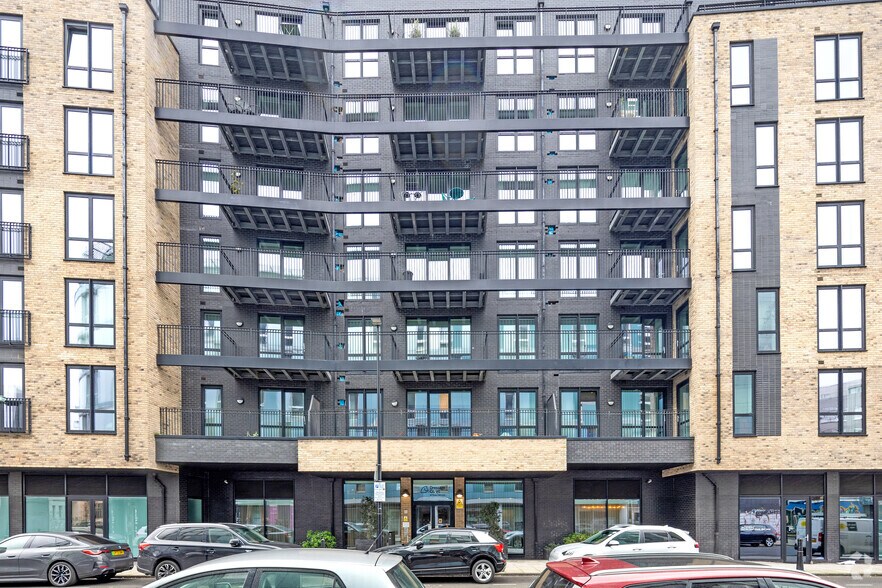 54 Three Colts Ln, Londres à louer - Photo du bâtiment - Image 2 de 3
