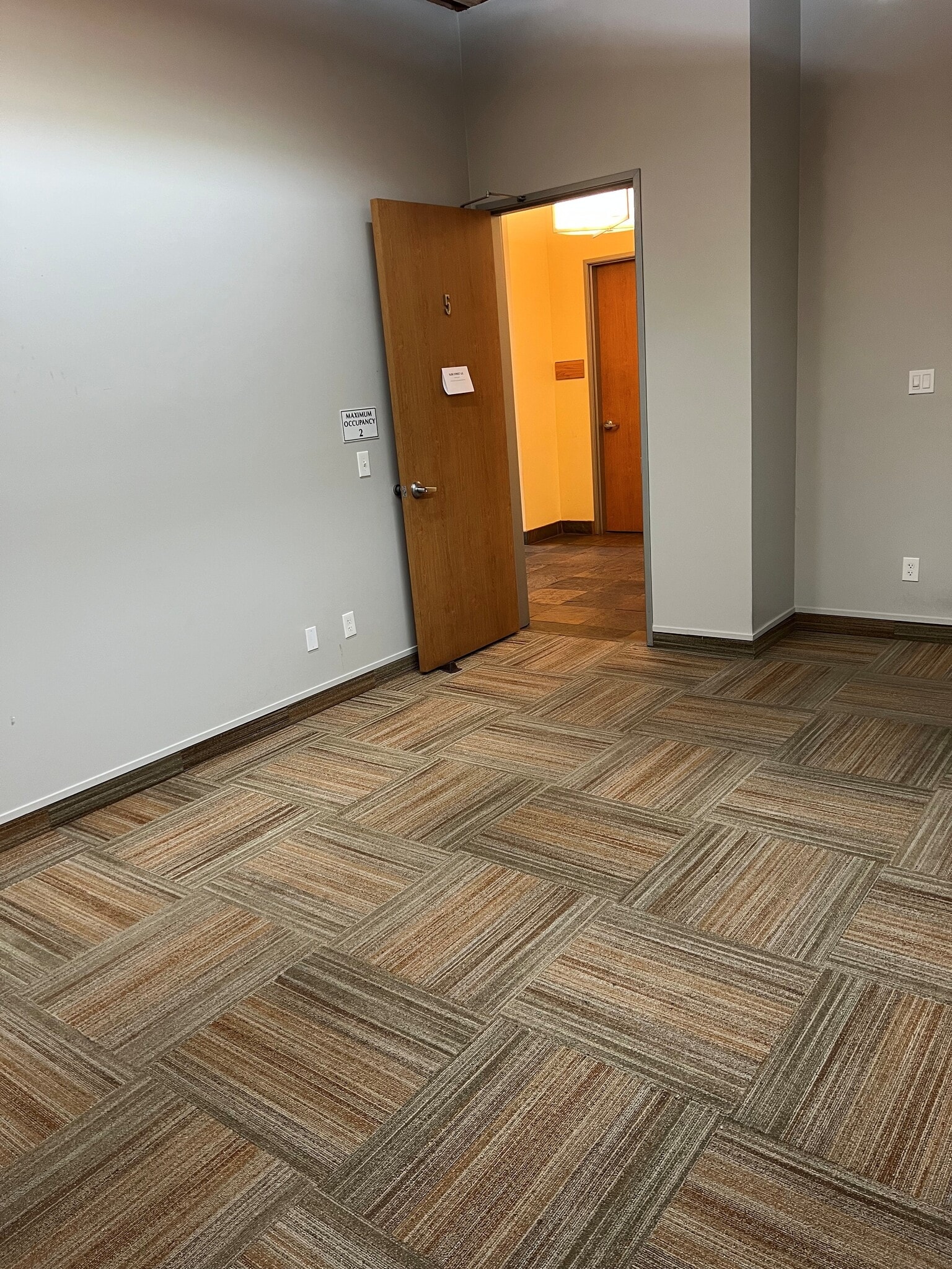 160 Guthrie Ln, Brentwood, CA for lease Interior Photo- Image 1 of 3