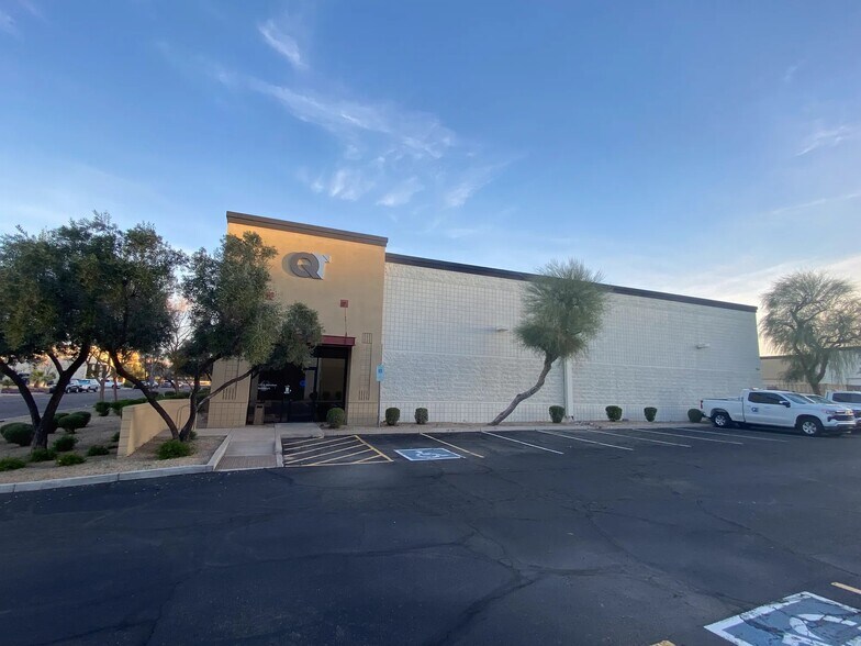 175 S Hamilton Pl, Gilbert, AZ à vendre - Photo du bâtiment - Image 2 de 9