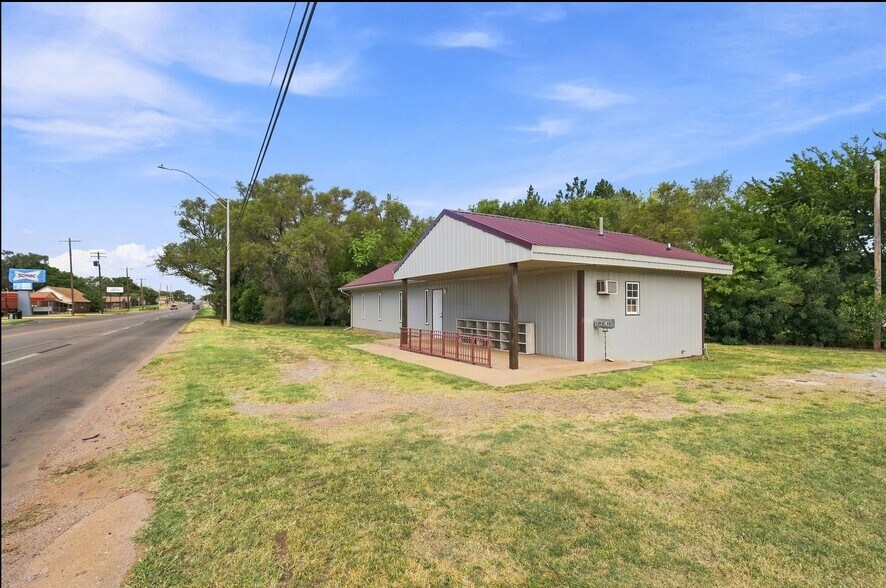 4 Oklahoma Blvd, Alva, OK for sale - Building Photo - Image 3 of 6