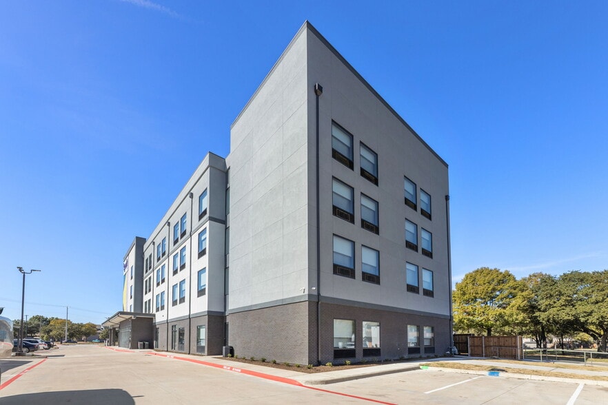 5356 Roan Rd, Garland, TX for sale - Primary Photo - Image 2 of 49