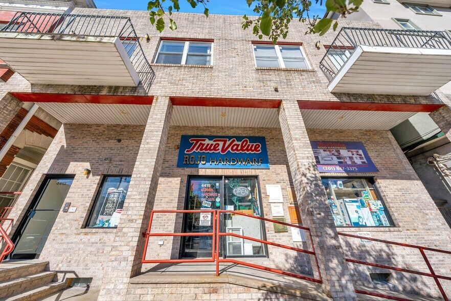 4415 Park Ave, Union City, NJ à louer - Photo du bâtiment - Image 1 de 10