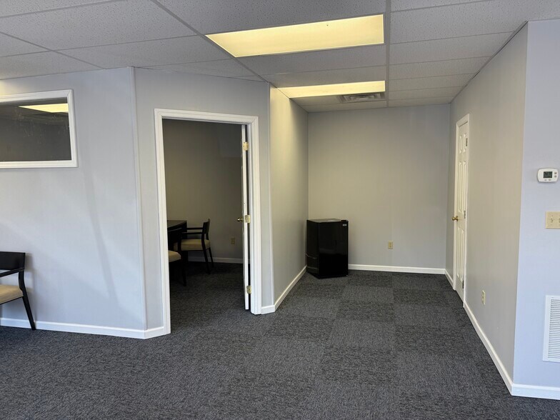 5850 Library Rd, Bethel Park, PA à louer - Photo du bâtiment - Image 2 de 5