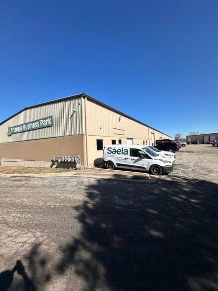 6230-6244 Merriam Dr, Merriam, KS à louer - Photo du bâtiment - Image 2 de 14