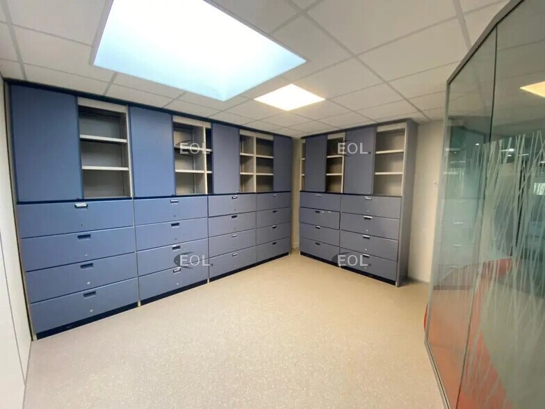 Flex in Ris-Orangis for lease - Building Photo - Image 2 of 17