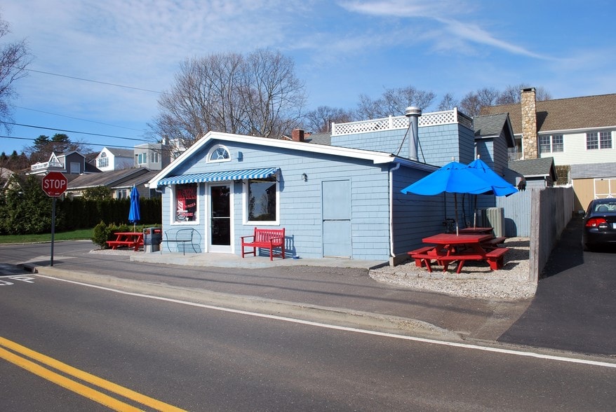 222 Hillspoint Rd, Westport, CT for lease - Building Photo - Image 2 of 26