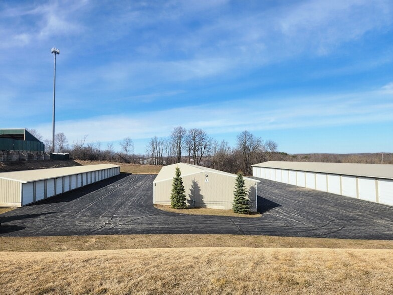 7579 Friendly Dr, Kewaskum, WI for sale - Building Photo - Image 2 of 5