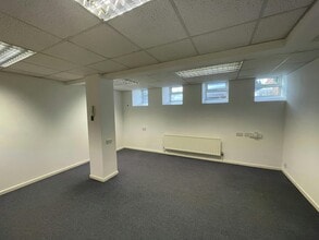 Whitebridge Ln, Stone for lease Interior Photo- Image 1 of 6