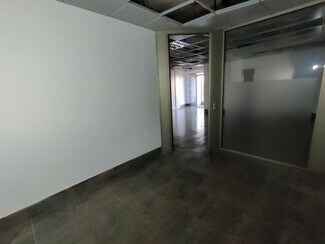 Plus de détails pour Multi-résidentiel à vendre