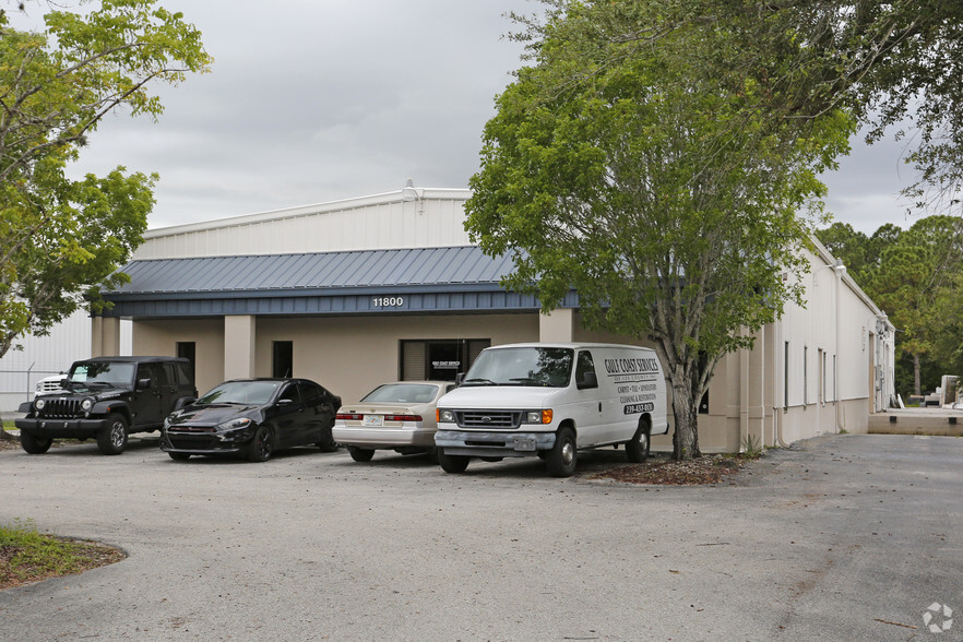 11800 Lacy Ln, Fort Myers, FL for sale - Primary Photo - Image 1 of 1