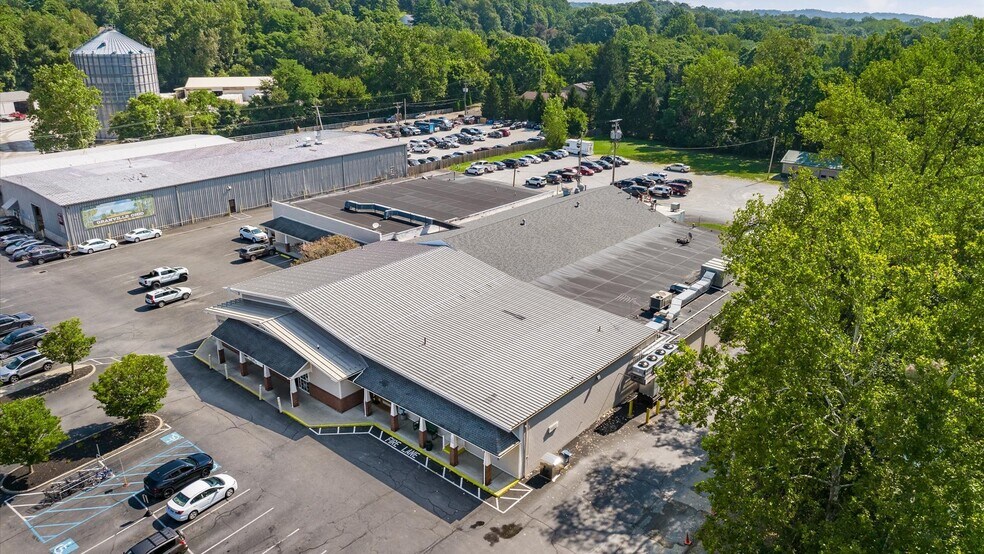 484 S Main St, Granville, OH à vendre - Photo du bâtiment - Image 2 de 16