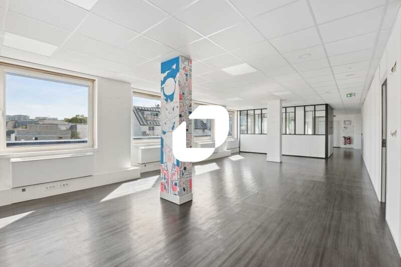 Office in Suresnes for sale - Building Photo - Image 3 of 11
