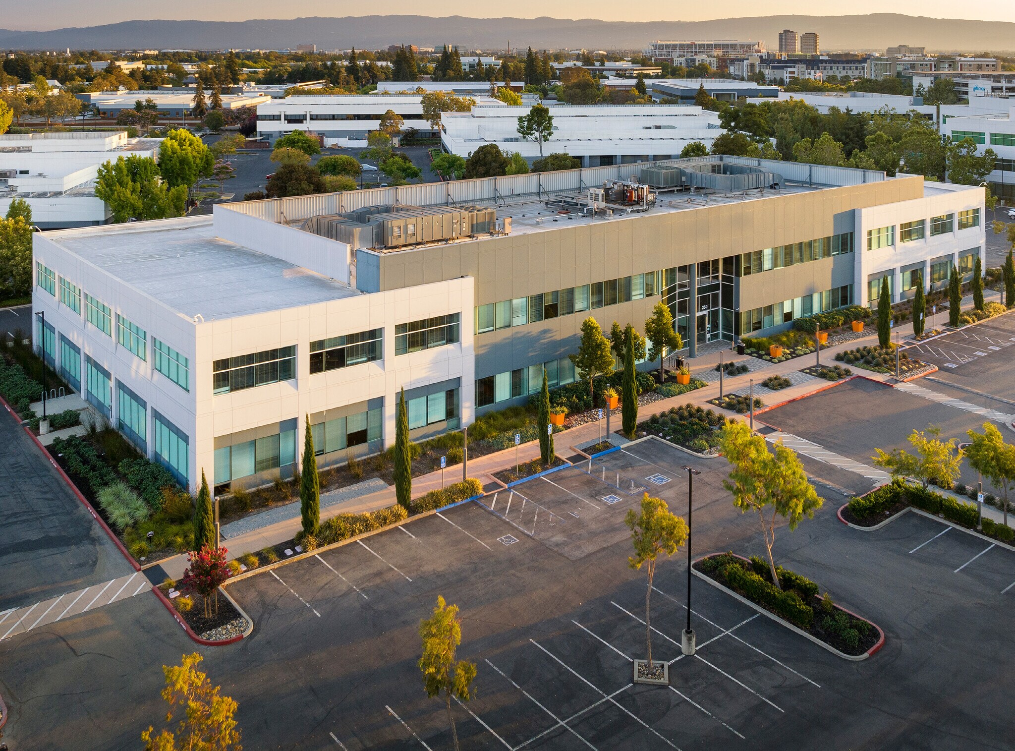 250 Holger Way, San Jose, CA for lease Building Photo- Image 1 of 10