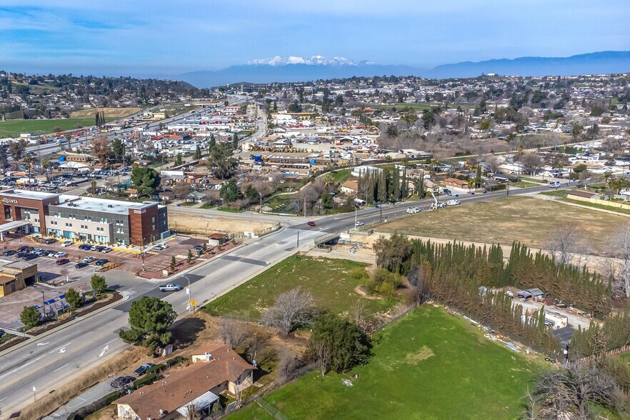 12915 14th st, Yucaipa, CA à vendre - Photo du bâtiment - Image 2 de 9