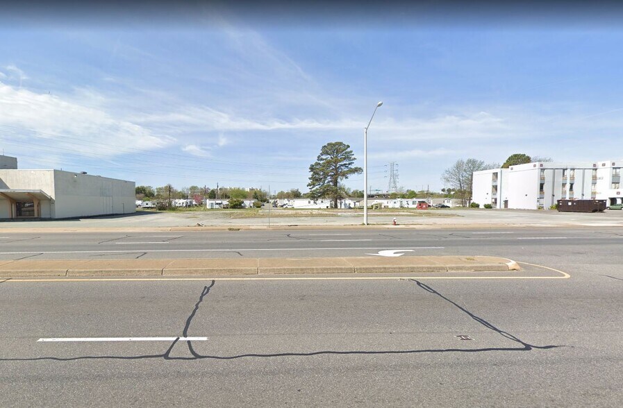 6065 Jefferson Ave, Newport News, VA à vendre - Photo du bâtiment - Image 2 de 4