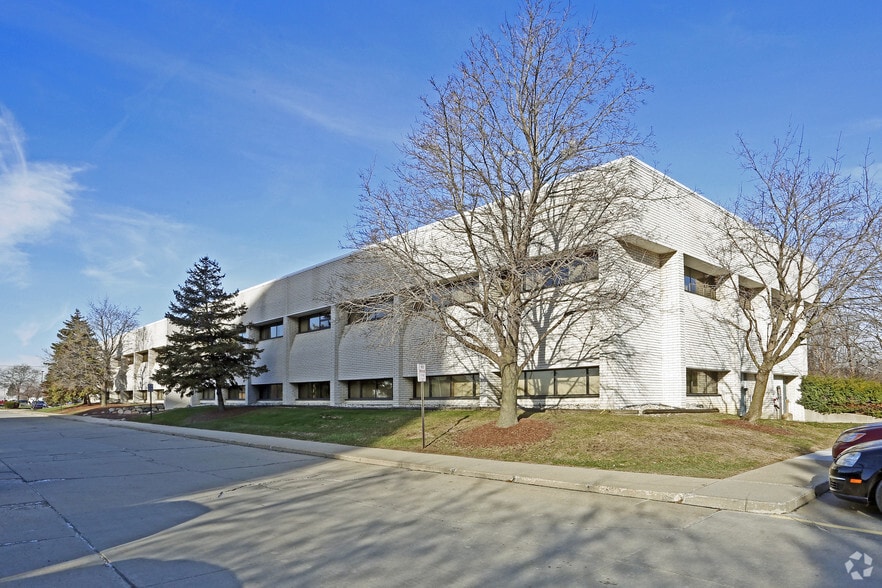 1000 John R Rd, Troy, MI à louer - Photo du bâtiment - Image 2 de 4