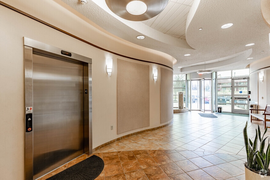 125 Emeryville Dr, Cranberry Township, PA à louer - Hall d’entrée - Image 2 de 7