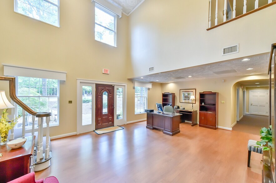 300 Silver Cedar Ct, Chapel Hill, NC à vendre - Hall d’entrée - Image 2 de 22