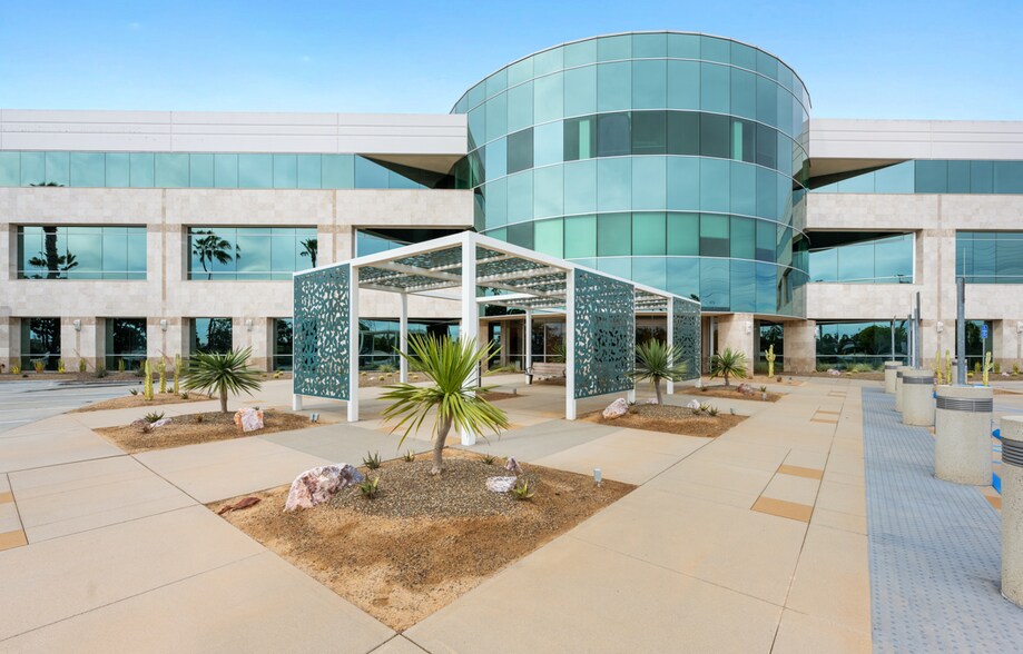 5855 Copley Dr, San Diego, CA à louer - Photo du bâtiment - Image 1 de 12
