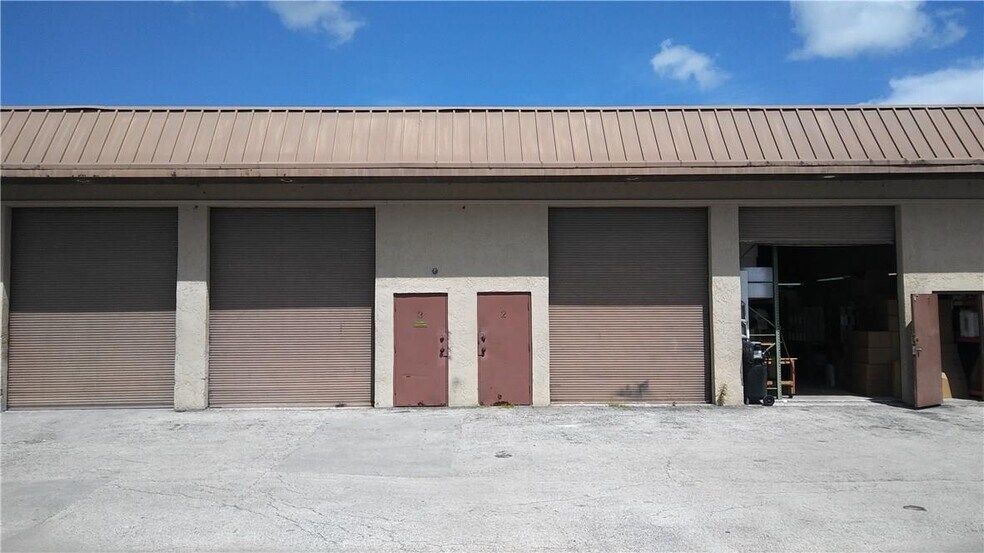 1901 NW 32nd St, Pompano Beach, FL à louer - Photo du bâtiment - Image 2 de 4