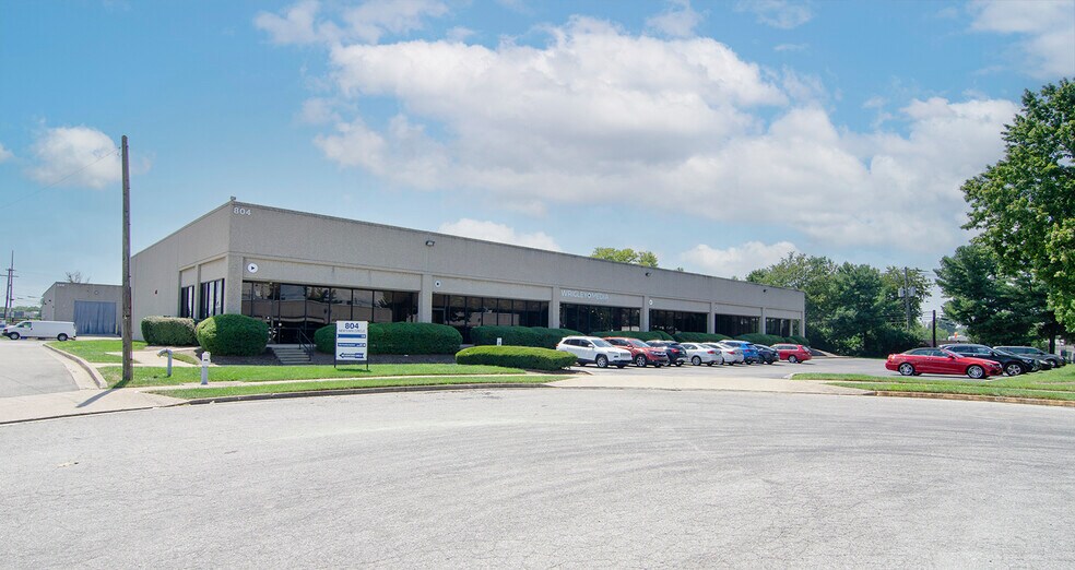 1051 Newtown Pike, Lexington, KY à louer - Photo du bâtiment - Image 3 de 10