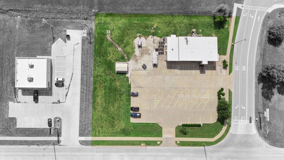 2150 N State St, Iola, KS for lease - Building Photo - Image 3 of 67