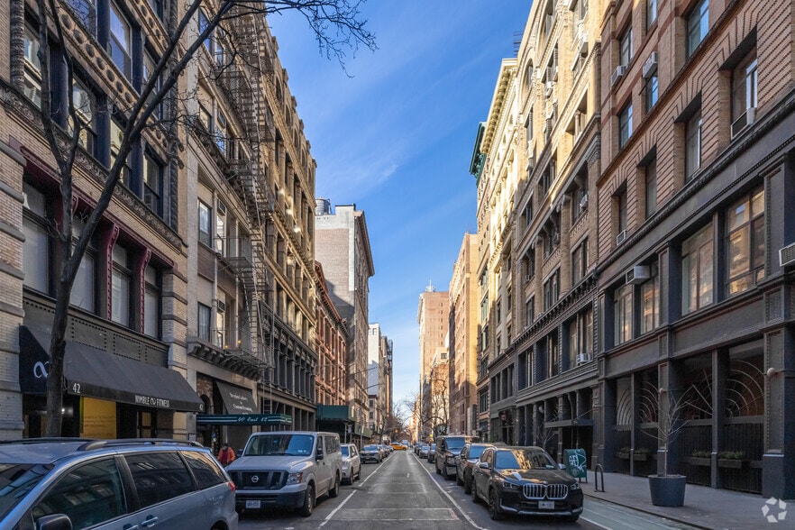 36-38 E 12th St, New York, NY for lease - Building Photo - Image 2 of 6