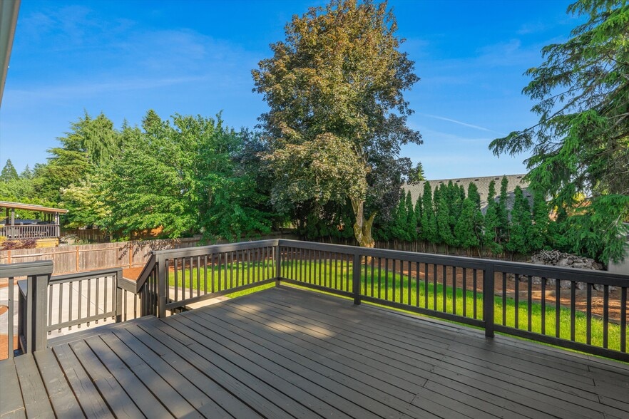 2706 SE Spruce St, Hillsboro, OR à vendre - Photo du bâtiment - Image 2 de 36