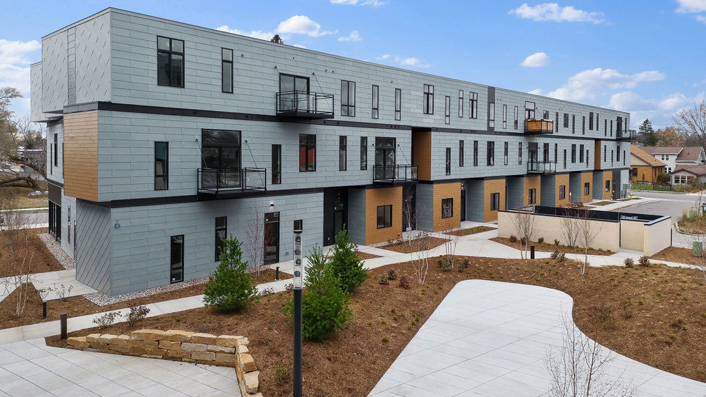 1060 Centerpoint Dr, Stevens Point, WI for lease Building Photo- Image 1 of 5