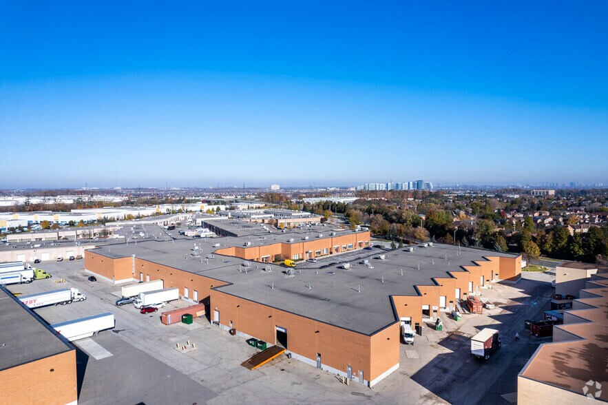 4090 Ridgeway Dr, Mississauga, ON à louer - Photo du bâtiment - Image 3 de 5
