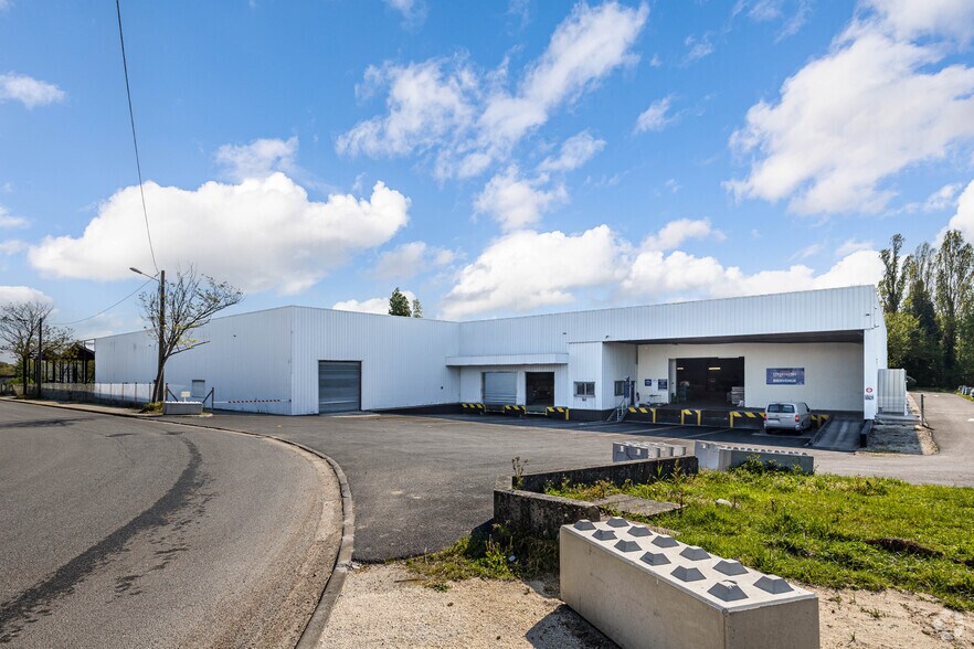 18 Rue André-Marie Ampère, Carbon-Blanc à louer - Photo du bâtiment - Image 2 de 3
