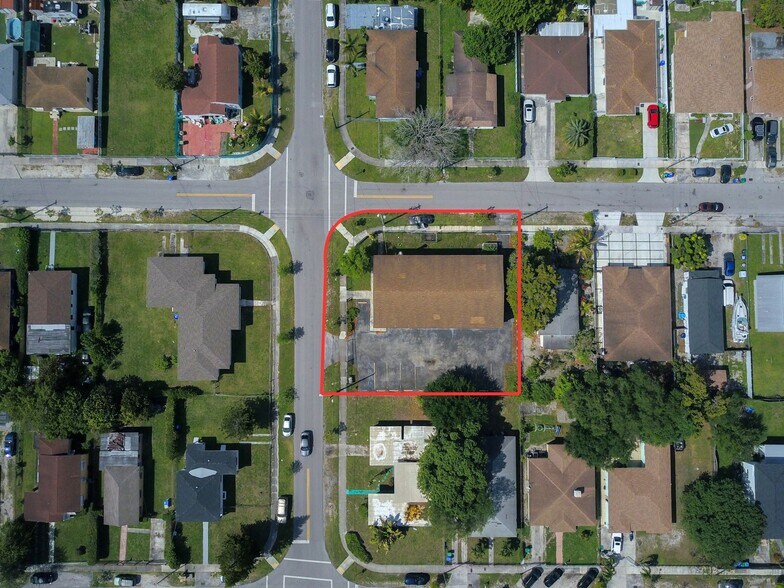 6891 NW 13th Ave, Miami, FL à vendre - Photo du bâtiment - Image 2 de 10