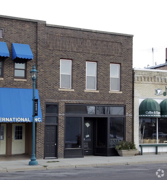 112 W Main St, Belle Plaine, MN à vendre - Photo du bâtiment - Image 2 de 18