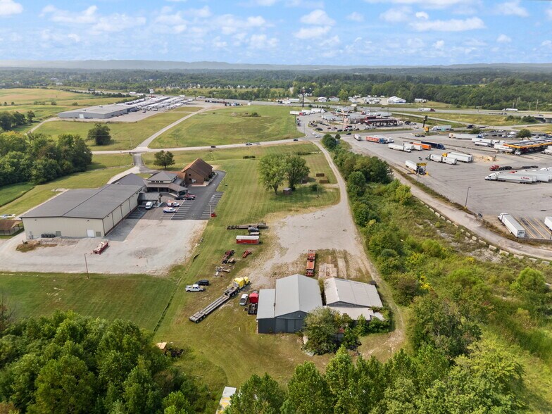 13517 Blue Lick Rd, Memphis, IN à vendre - Photo du bâtiment - Image 2 de 35