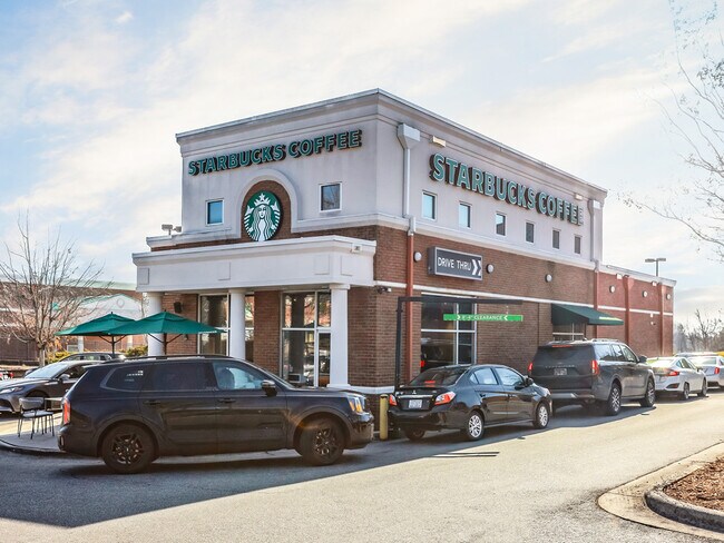 Plus de détails pour 505 Pisgah Church Rd, Greensboro, NC - Commerce de détail à vendre
