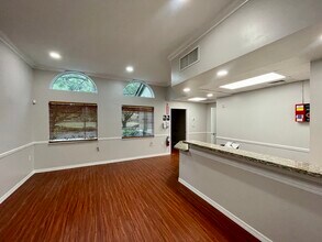 8391-8397 W Oakland Park Blvd, Sunrise, FL à louer Photo intérieure- Image 2 de 8