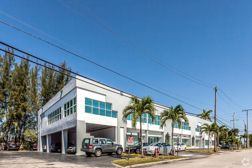 9300 NW 25th St, Miami, FL à louer - Photo du bâtiment - Image 2 de 16