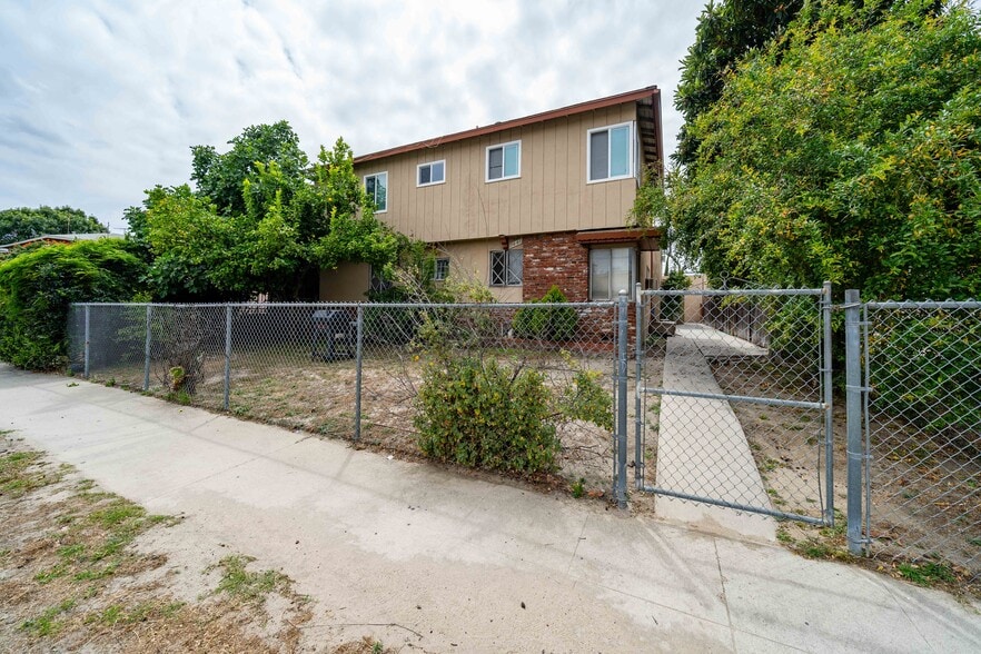 7047 Fulton Ave, North Hollywood, CA for sale - Building Photo - Image 2 of 25